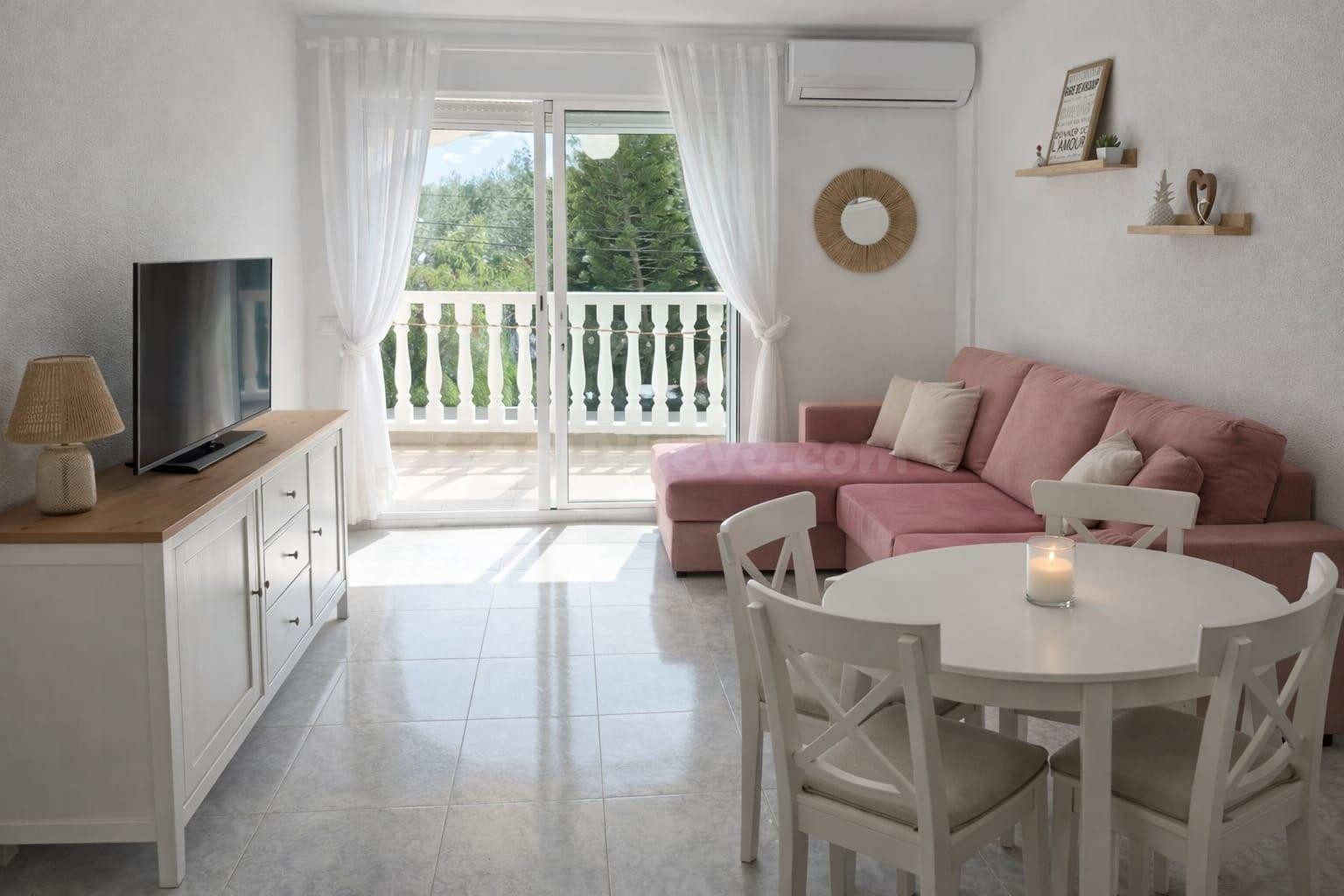 ENCANTADOR BUNGALOW EN UNA ZONA TRANQUILA CON SOLÁRIUM, PISC - foto 3