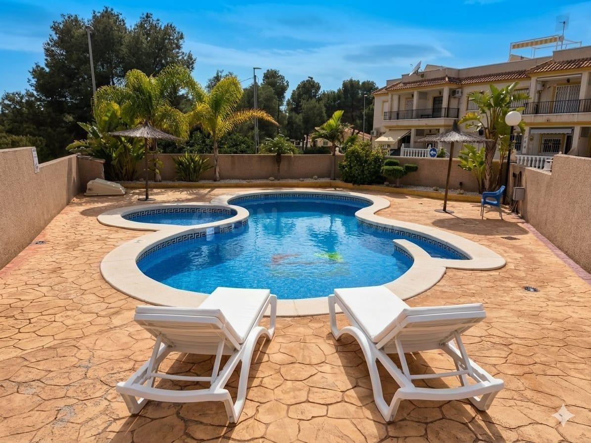 ENCANTADOR BUNGALOW EN UNA ZONA TRANQUILA CON SOLÁRIUM, PISC - foto 5
