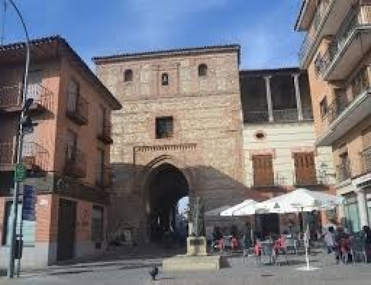 VENTA.-.LOCAL COMERCIAL.-.AREVALO.-.JUNTO AL DIA - foto 2