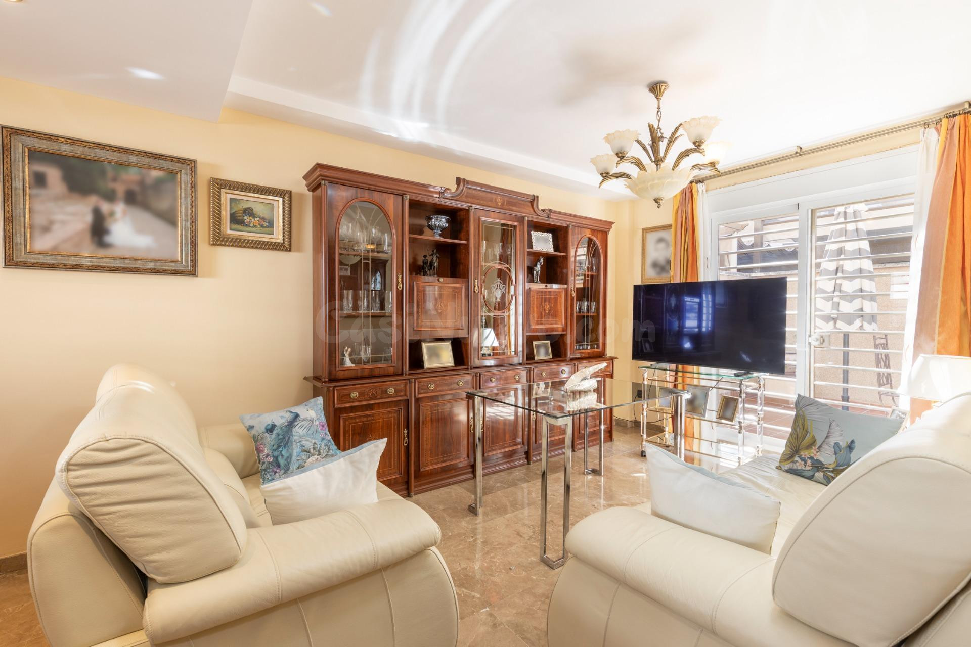 ¡EXCLUSIVA VIVIENDA UNIFAMILIAR CON PATIO PRIVADO EN ARMILLA!