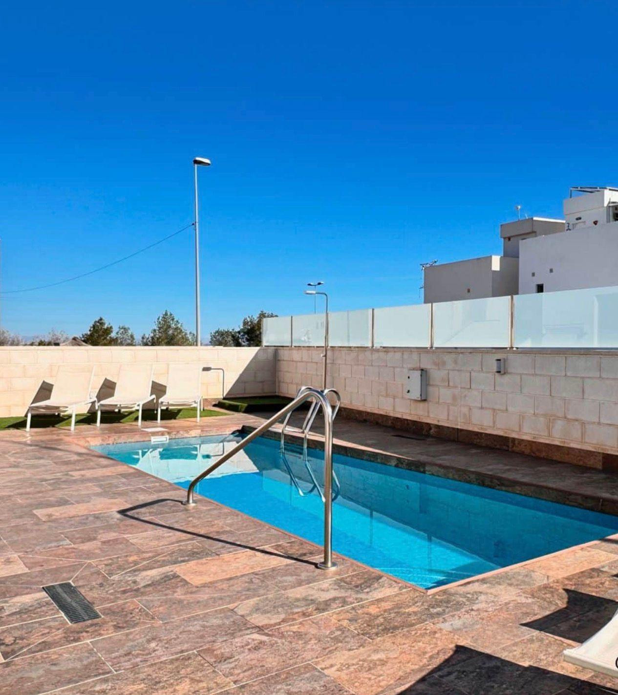 CHALET EN PUNTA PRIMA CON PISCINA Y LISTO PARA ENTRAR A VIVI - foto 5