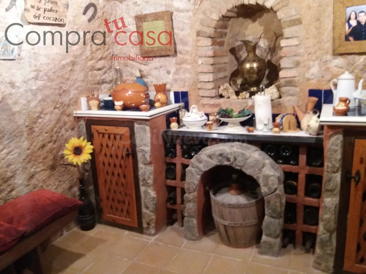 **VIVIENDA UNIFAMILIAR CON PATIO Y TERRAZA**