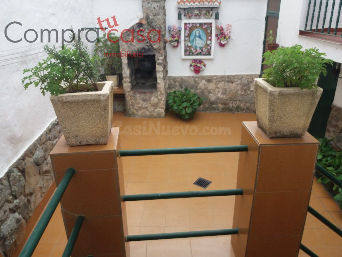 **VIVIENDA UNIFAMILIAR CON PATIO Y TERRAZA** - foto 2
