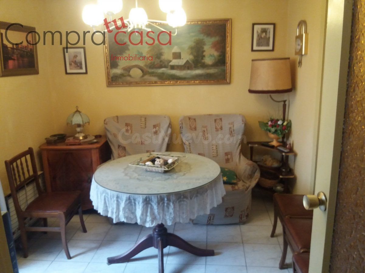 **VIVIENDA UNIFAMILIAR CON PATIO Y TERRAZA** - foto 4