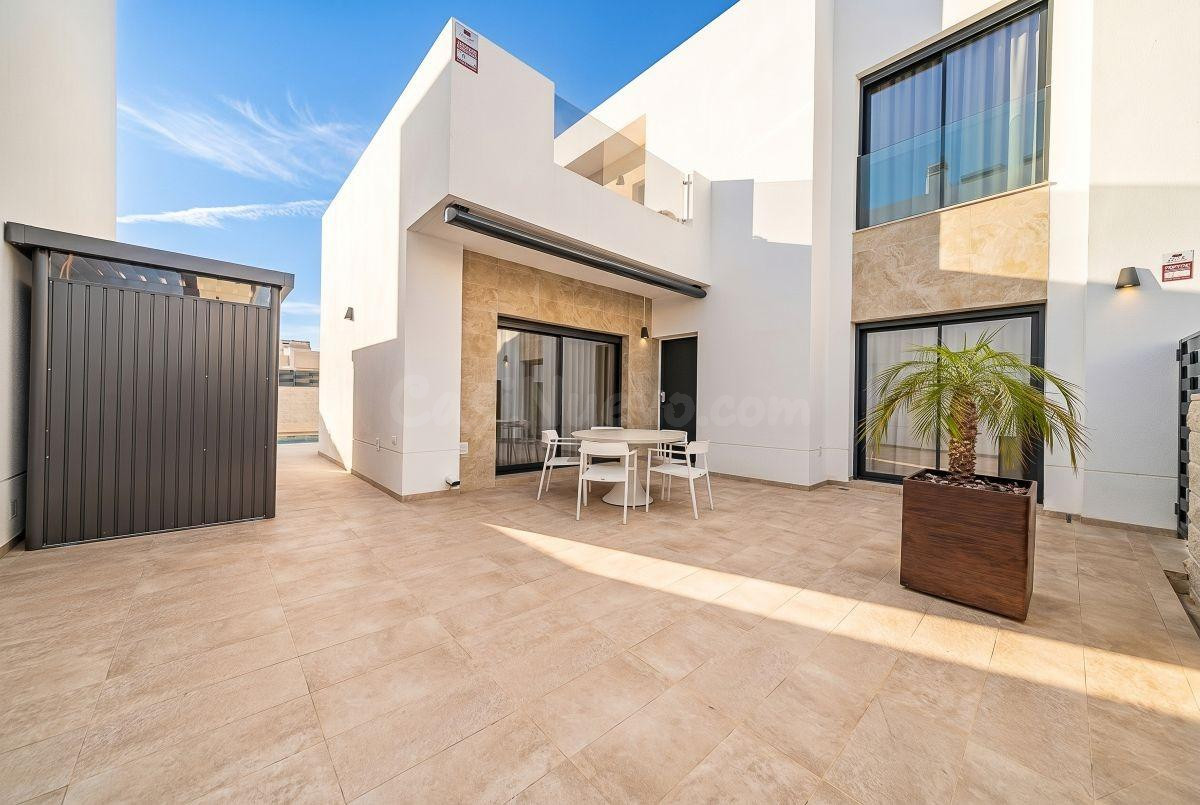 CHALET DE 2024 LISTO PARA ENTRAR A VIVIR CON PISCINA PRIVADA - foto 2