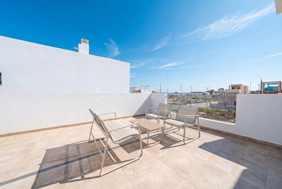 CHALET DE 2024 LISTO PARA ENTRAR A VIVIR CON PISCINA PRIVADA - foto 4