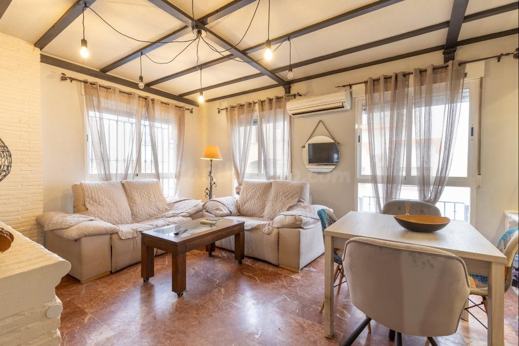 En venta casa adosada junto estación de autobuses
