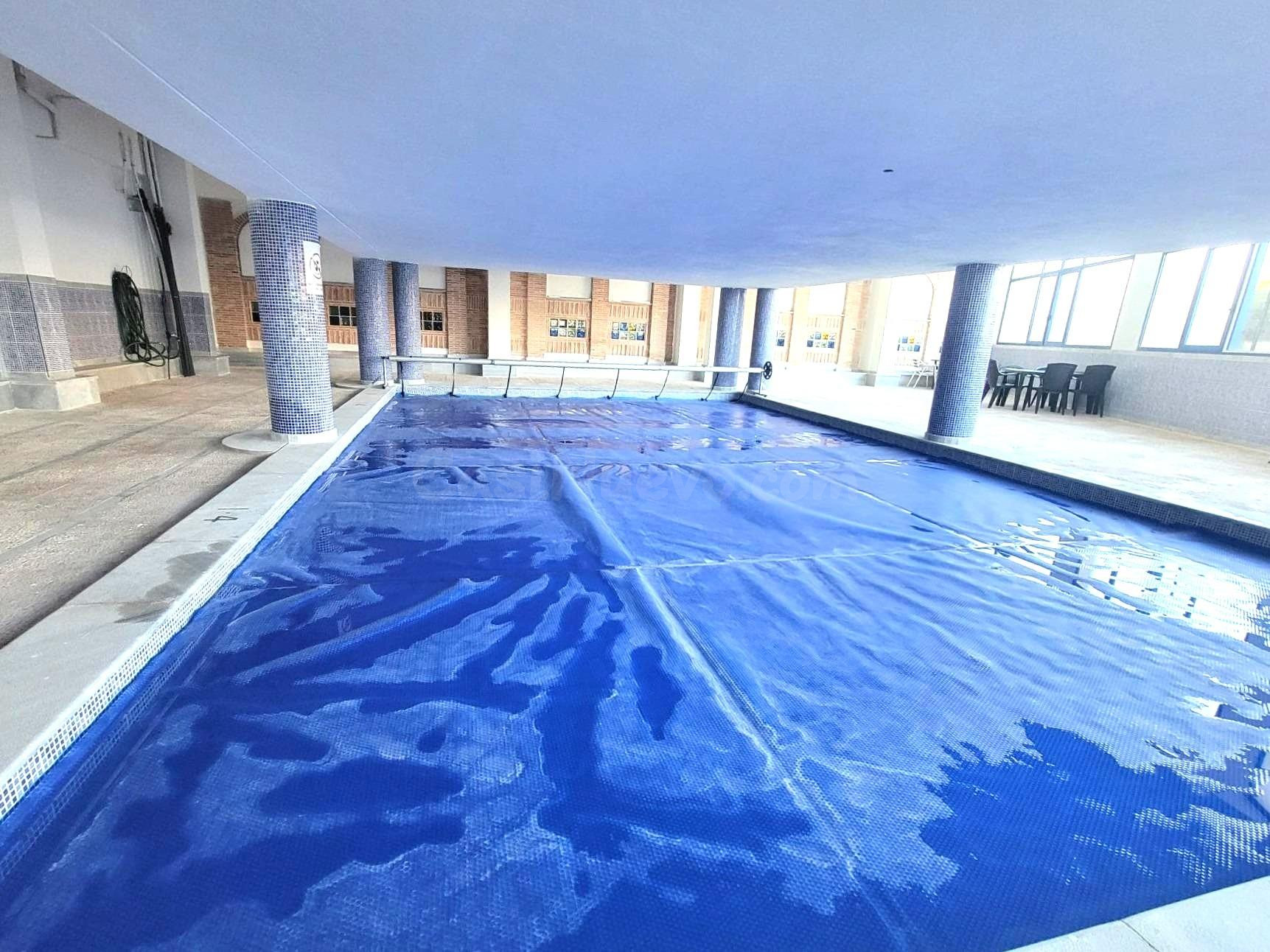 ADOSADO CON PISCINA, JARDÍN Y GARAJE EN ORIHUELA COSTA - foto 3