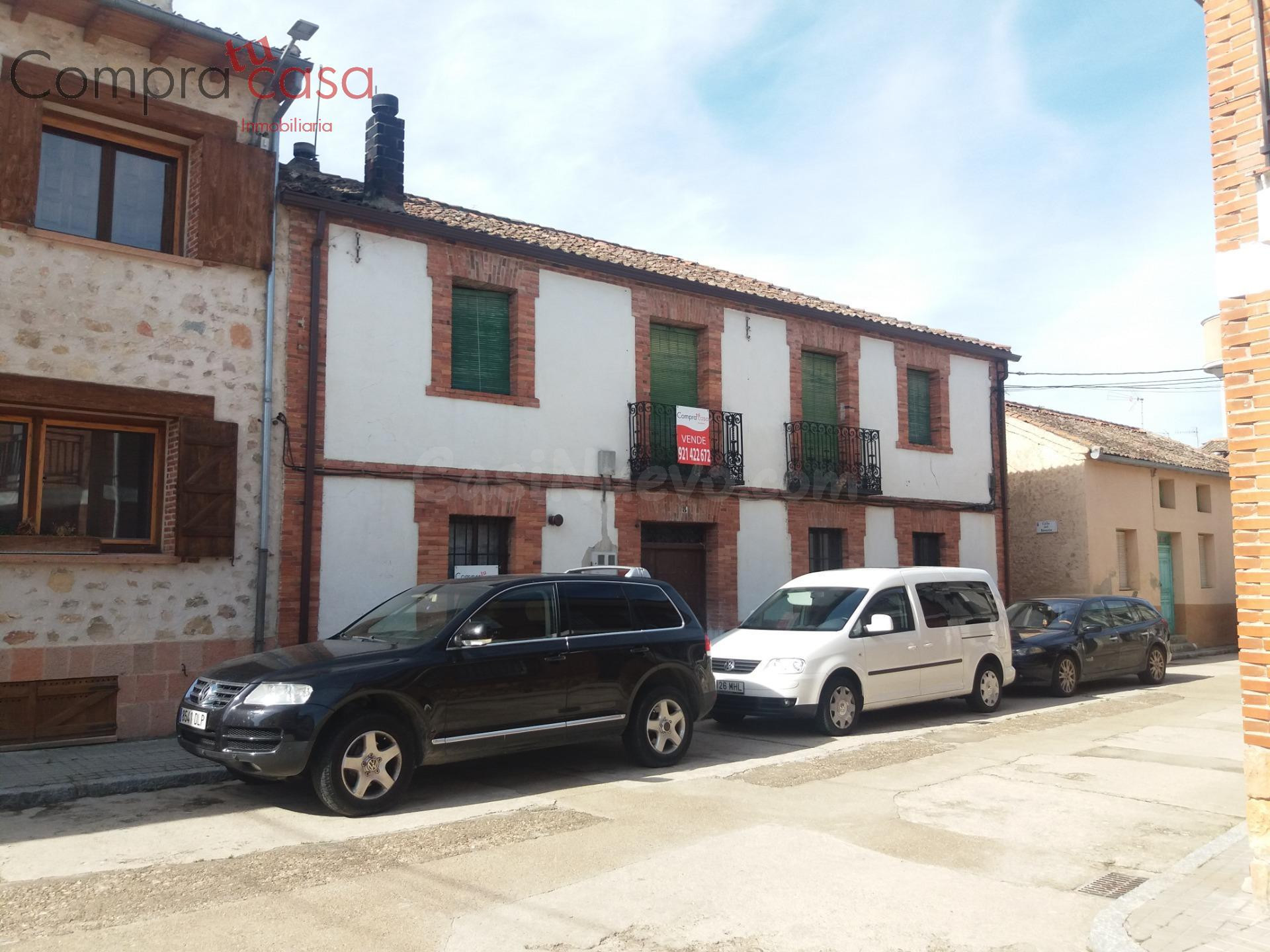 VENTA DE CASA CON NAVE Y JARDIN EN VEGANZONES. - foto 2
