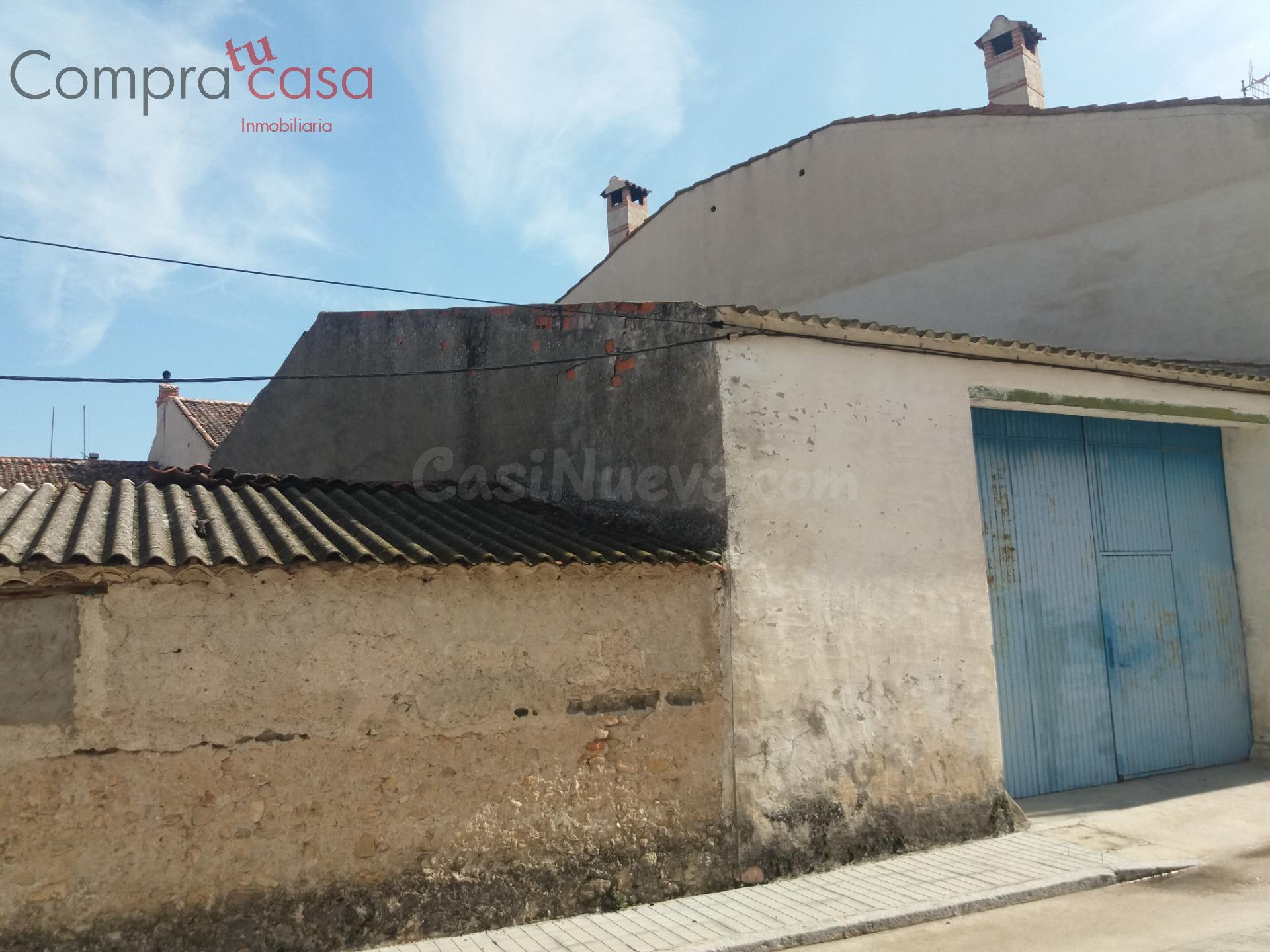 VENTA DE CASA CON NAVE Y JARDIN EN VEGANZONES. - foto 4