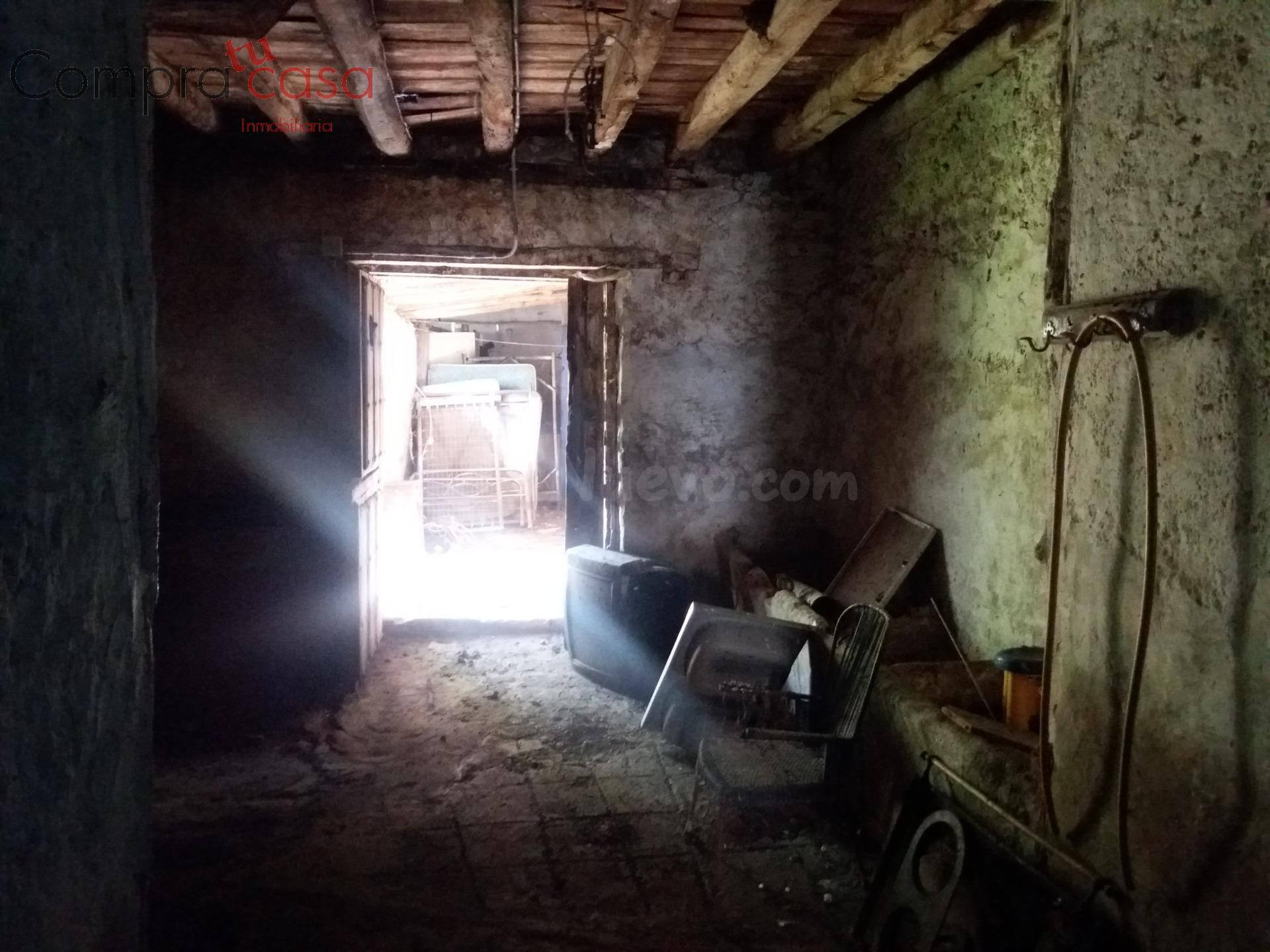VENTA DE CASA CON NAVE Y JARDIN EN VEGANZONES. - foto 5