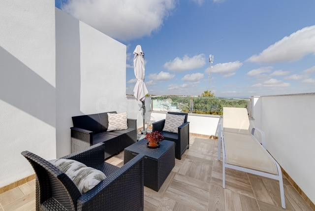 VILLA DE 3 DORMITORIOS Y 3 BAÑOS EN VILLAMARTIN!