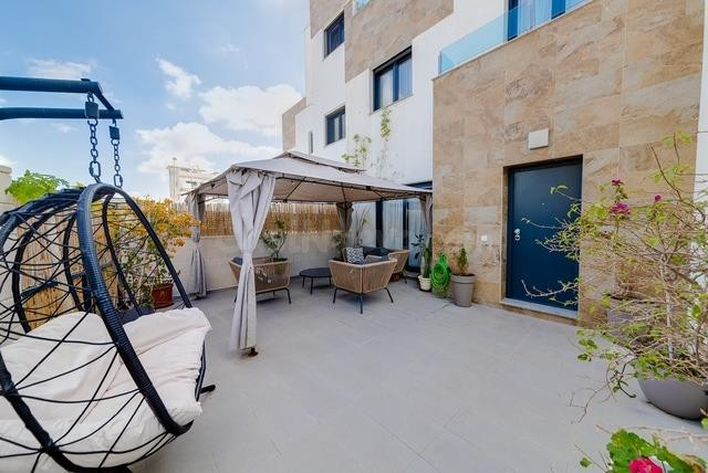 VILLA DE 3 DORMITORIOS Y 3 BAÑOS EN VILLAMARTIN! - foto 2