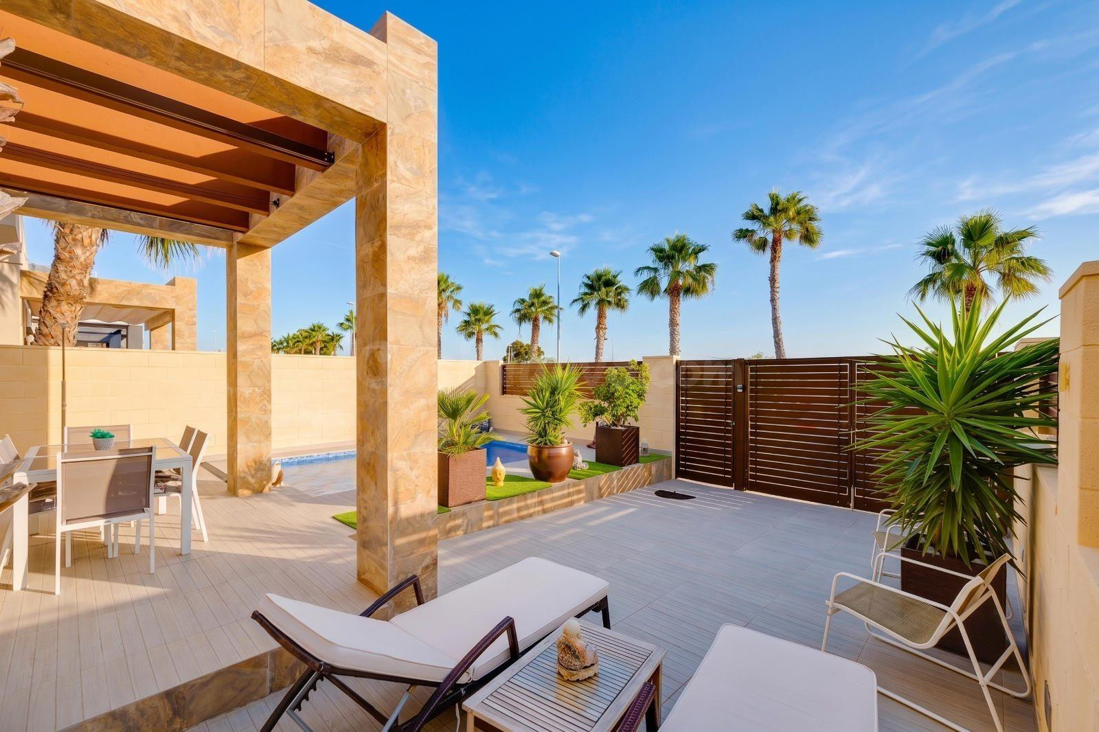 PRECIOSA CASA CON PISCINA PRIVADA Y SOLÁRIUM EN UN LUGAR ÚNI - foto 2