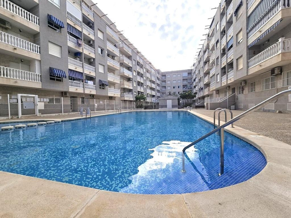APARTAMENTO CONPISCINA,  PARKING Y TRASTERO EN CENTRO DE TORREVIEJA!