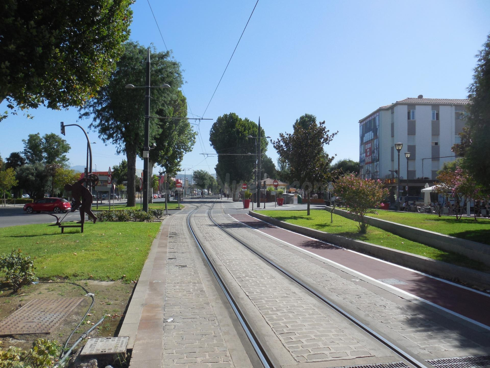 Piso en Armila junto parada de metro todo exterior. - foto 2
