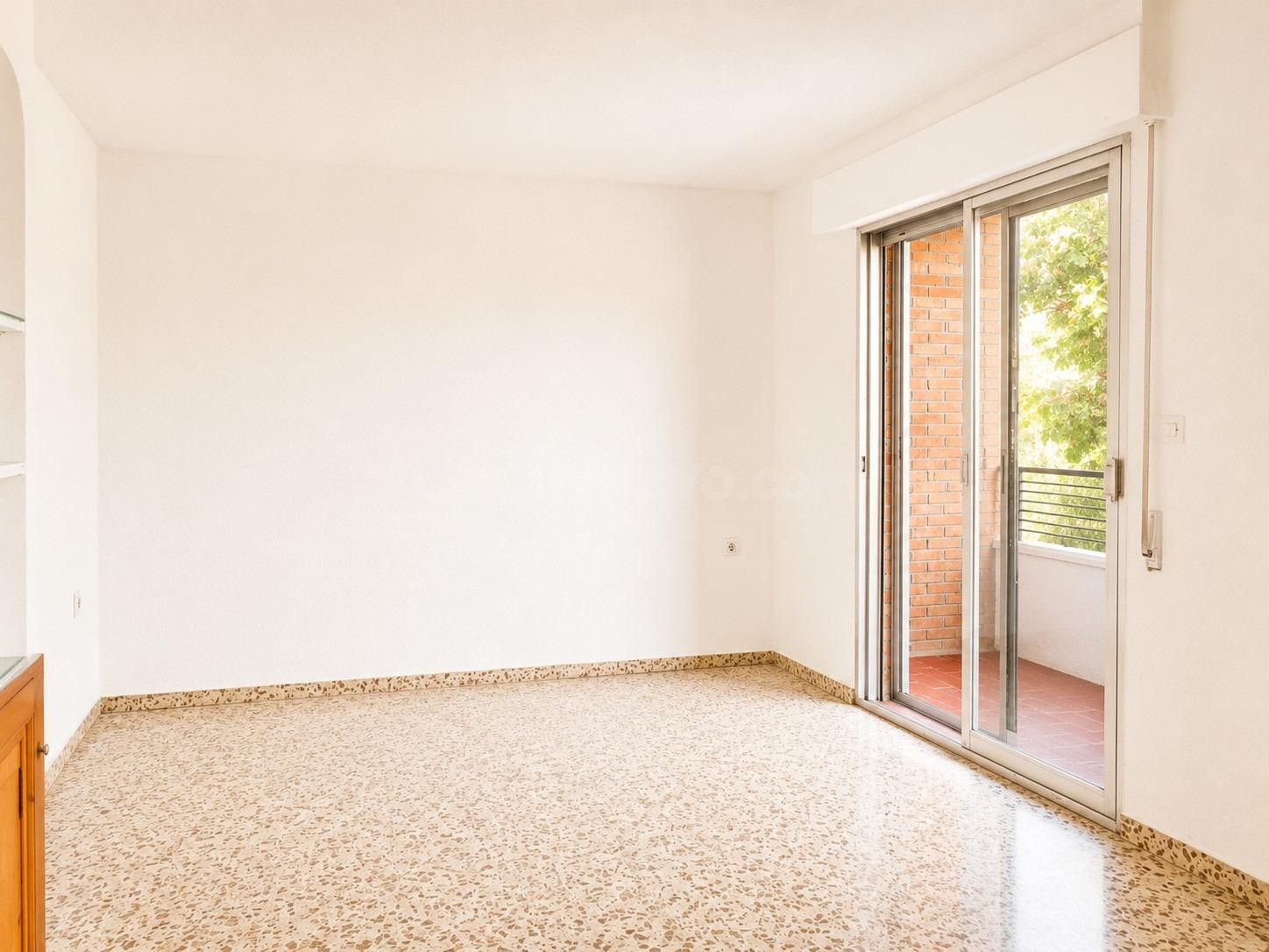 Piso en Armila junto parada de metro todo exterior. - foto 5