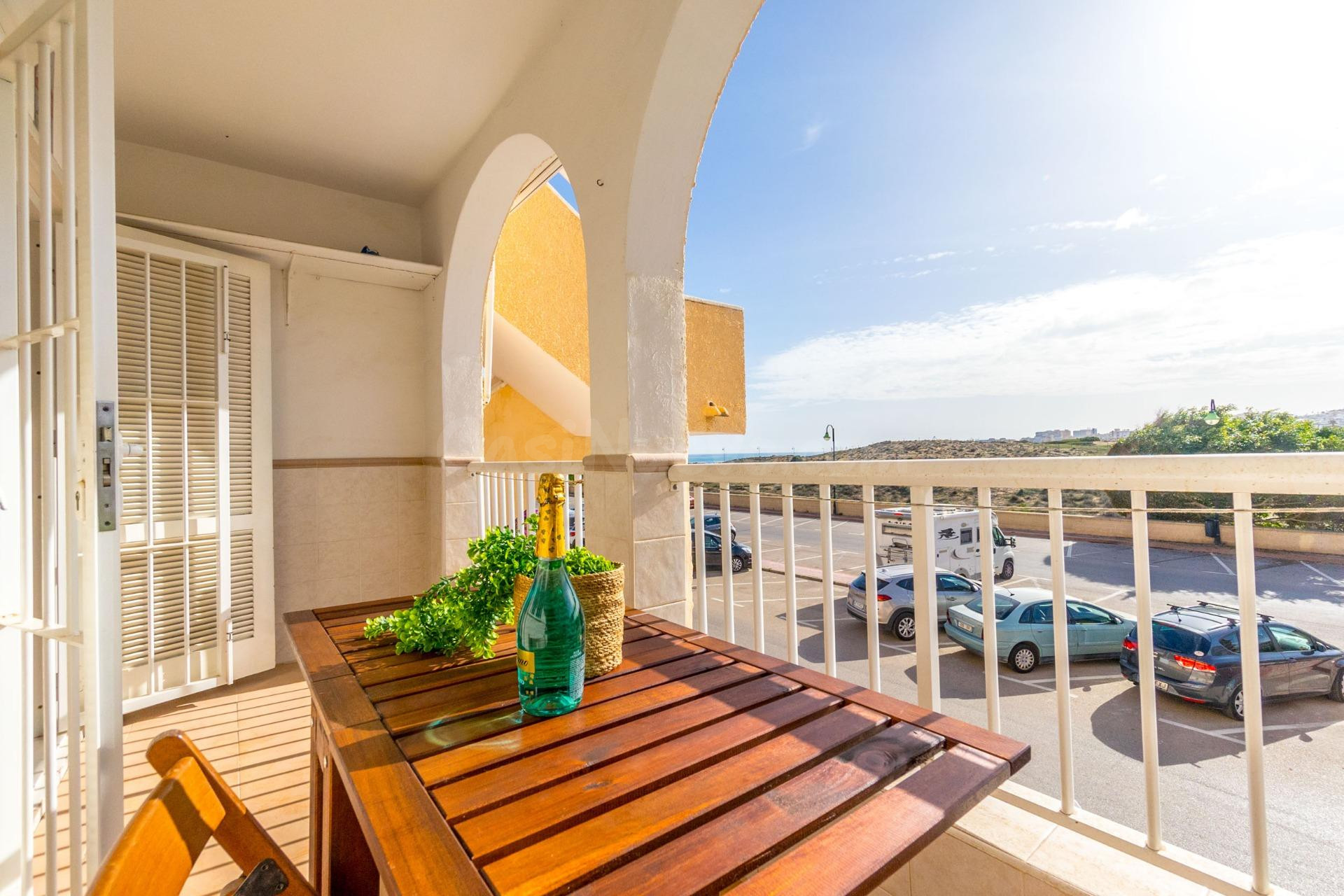 Bungalow totalmente reformado orientado al sur, a pocos pasos de la playa de La Mata.