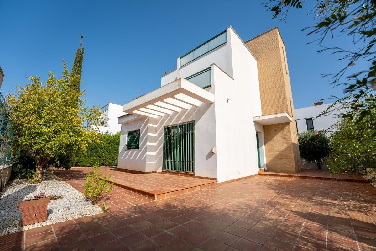 CHALET EN UNA DE LAS MEJORES ZONAS DE NUESTRA COSTA - foto 3