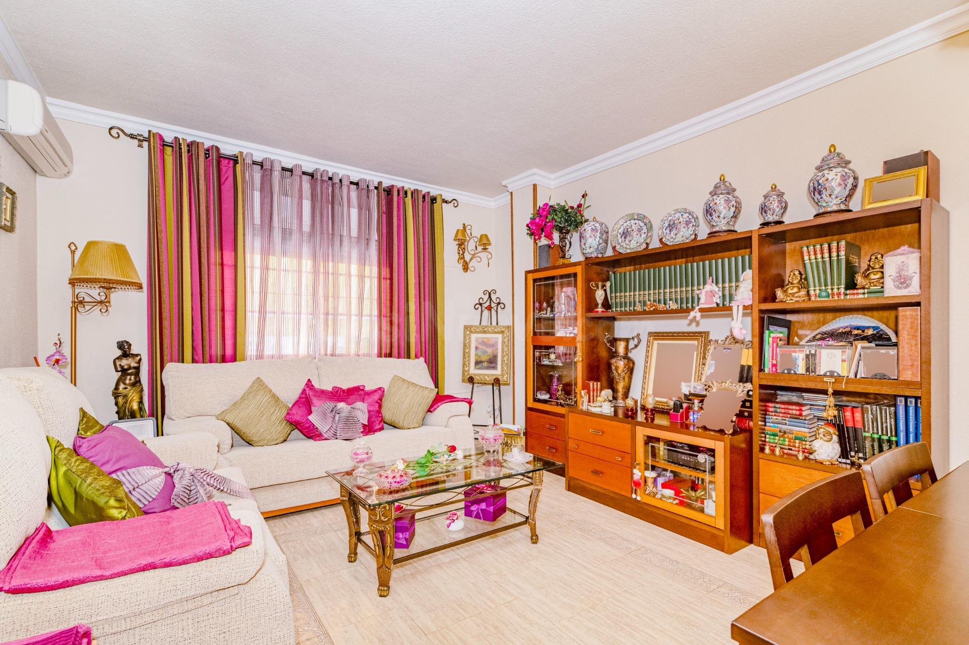 Fantástica casa adosada con gran patio, sótano habitable y e - foto 4