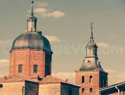 VENTA.-.SUELO.-.A TRES CALLES.-.SERVICIOS.-.CARBONERO