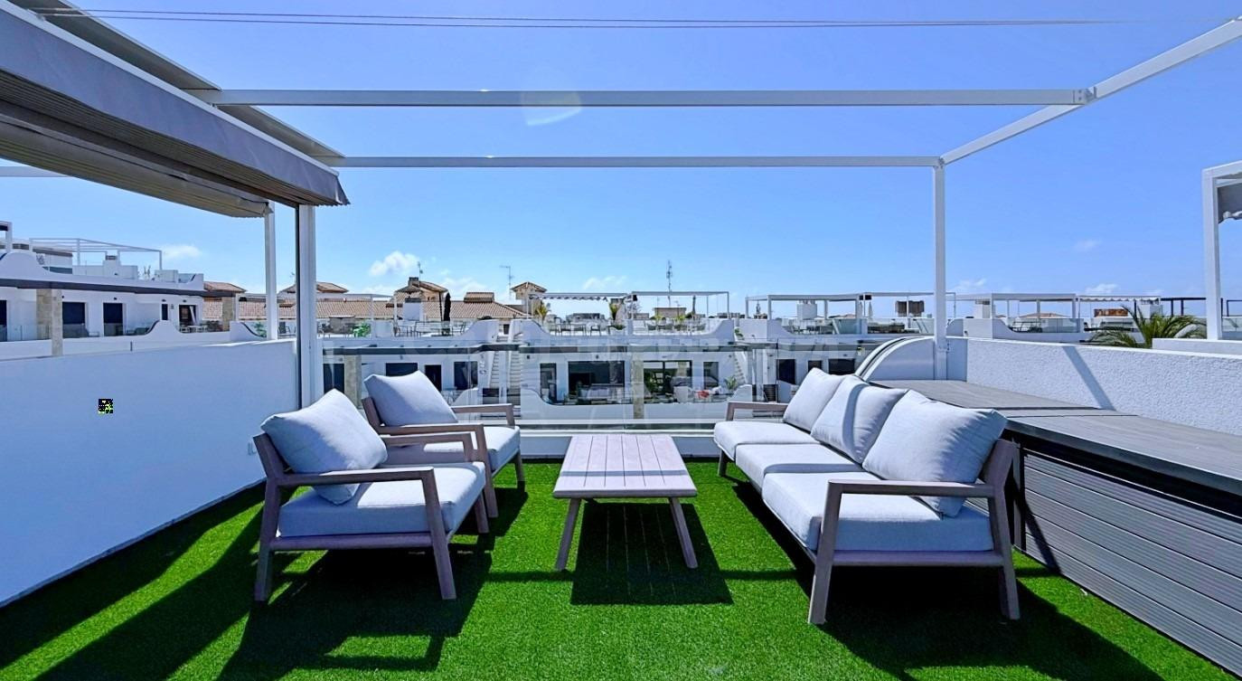BUNGALOW PLANTA ALTA SEMINUEVO CON PARKING, SOLARIUM Y PISCI