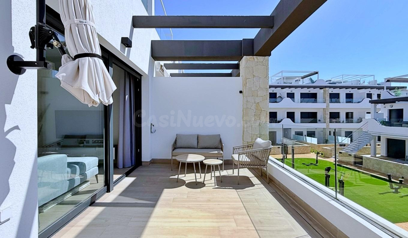 BUNGALOW PLANTA ALTA SEMINUEVO CON PARKING, SOLARIUM Y PISCI - foto 2