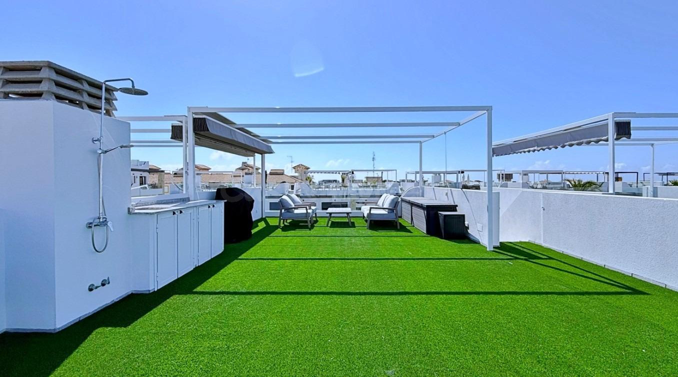 BUNGALOW PLANTA ALTA SEMINUEVO CON PARKING, SOLARIUM Y PISCI - foto 3