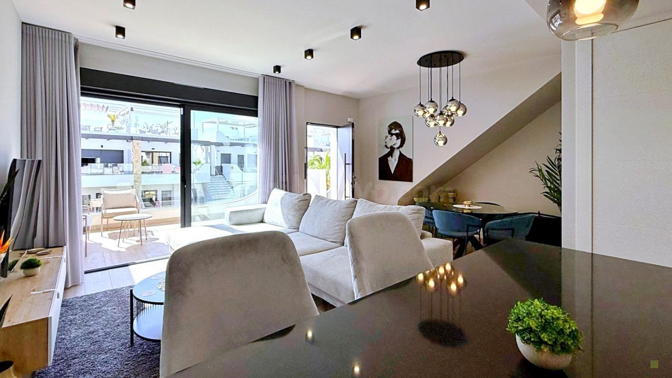 BUNGALOW PLANTA ALTA SEMINUEVO CON PARKING, SOLARIUM Y PISCI - foto 4