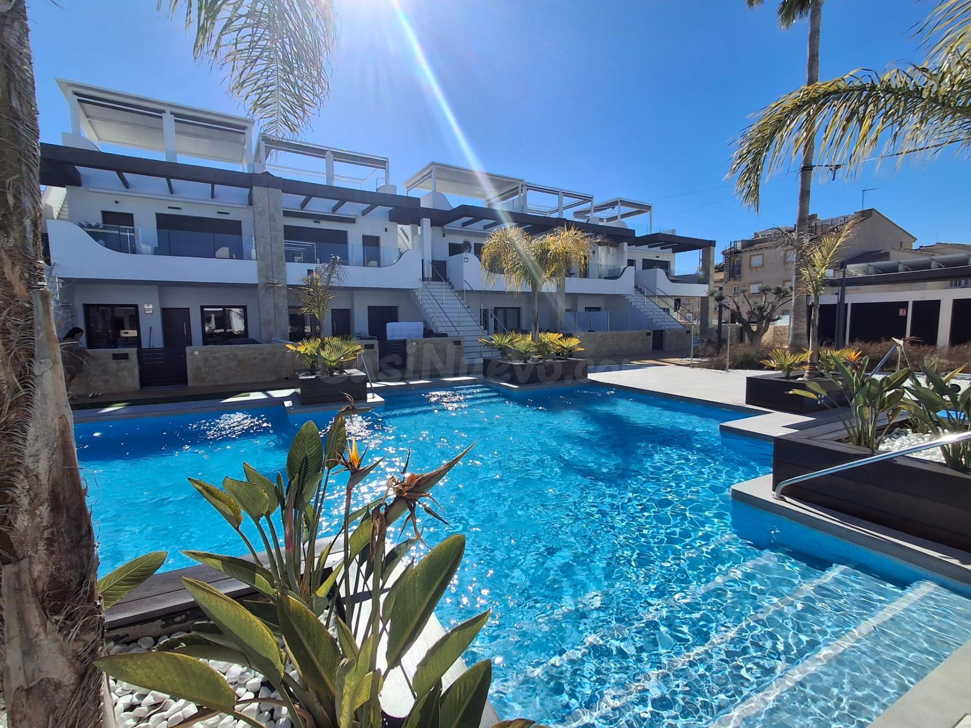 BUNGALOW PLANTA ALTA SEMINUEVO CON PARKING, SOLARIUM Y PISCI - foto 5