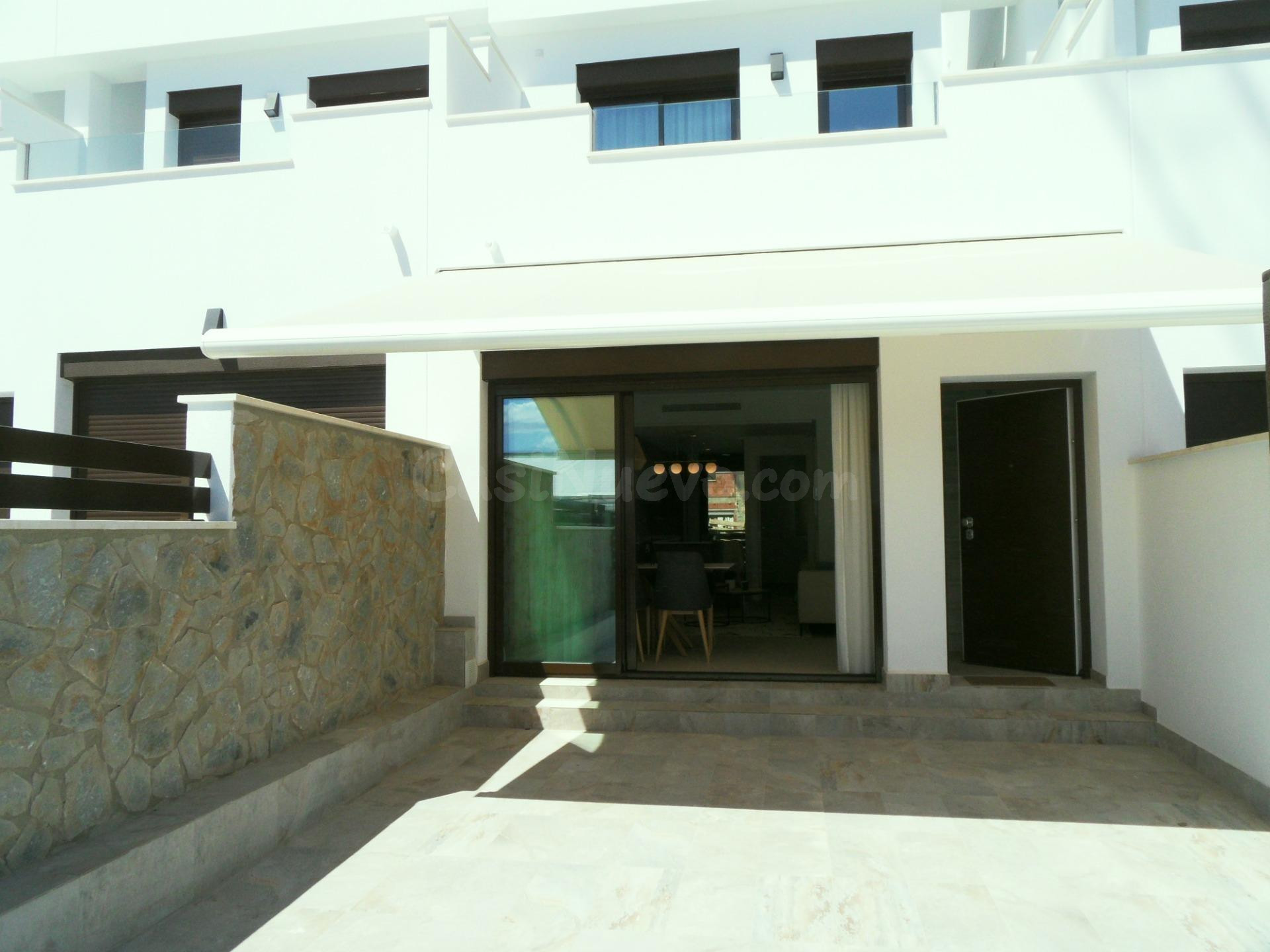 ADOSADO CON PISCINA COMUNITARIA Y PARKING PRIVADO CON 3 DORM - foto 3