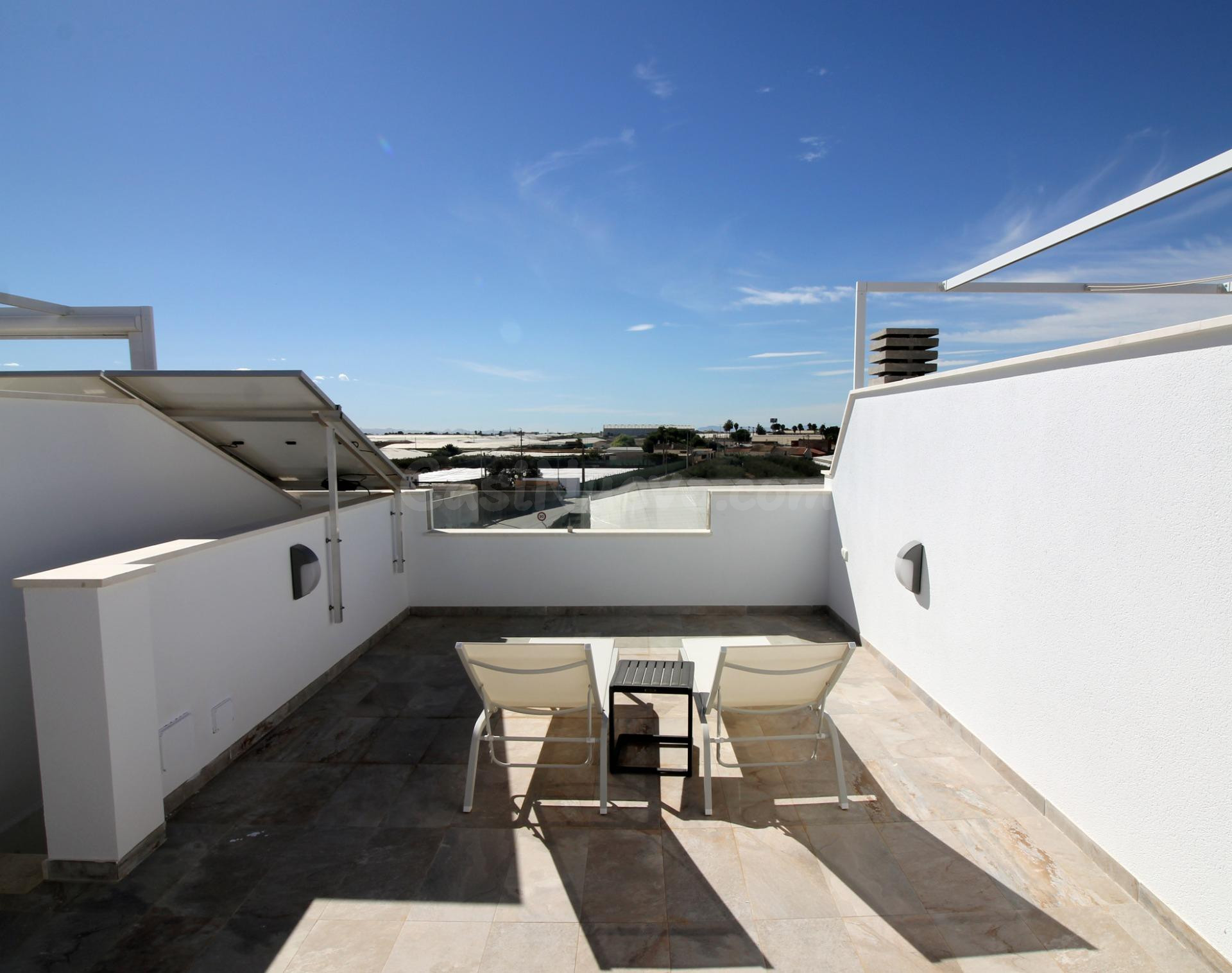 ADOSADO CON PISCINA COMUNITARIA Y PARKING PRIVADO CON 3 DORM - foto 5
