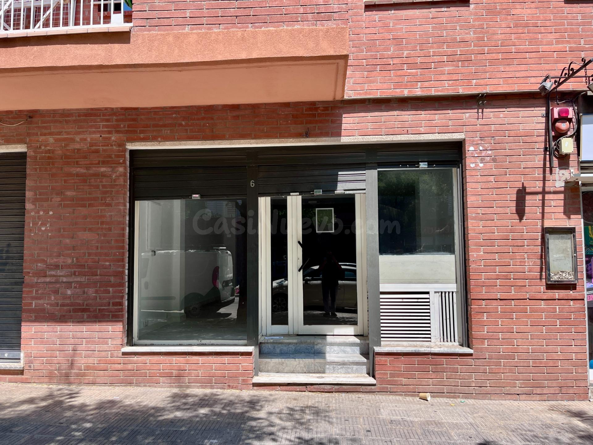Local comercial en una de las principales calles de MARTOREL