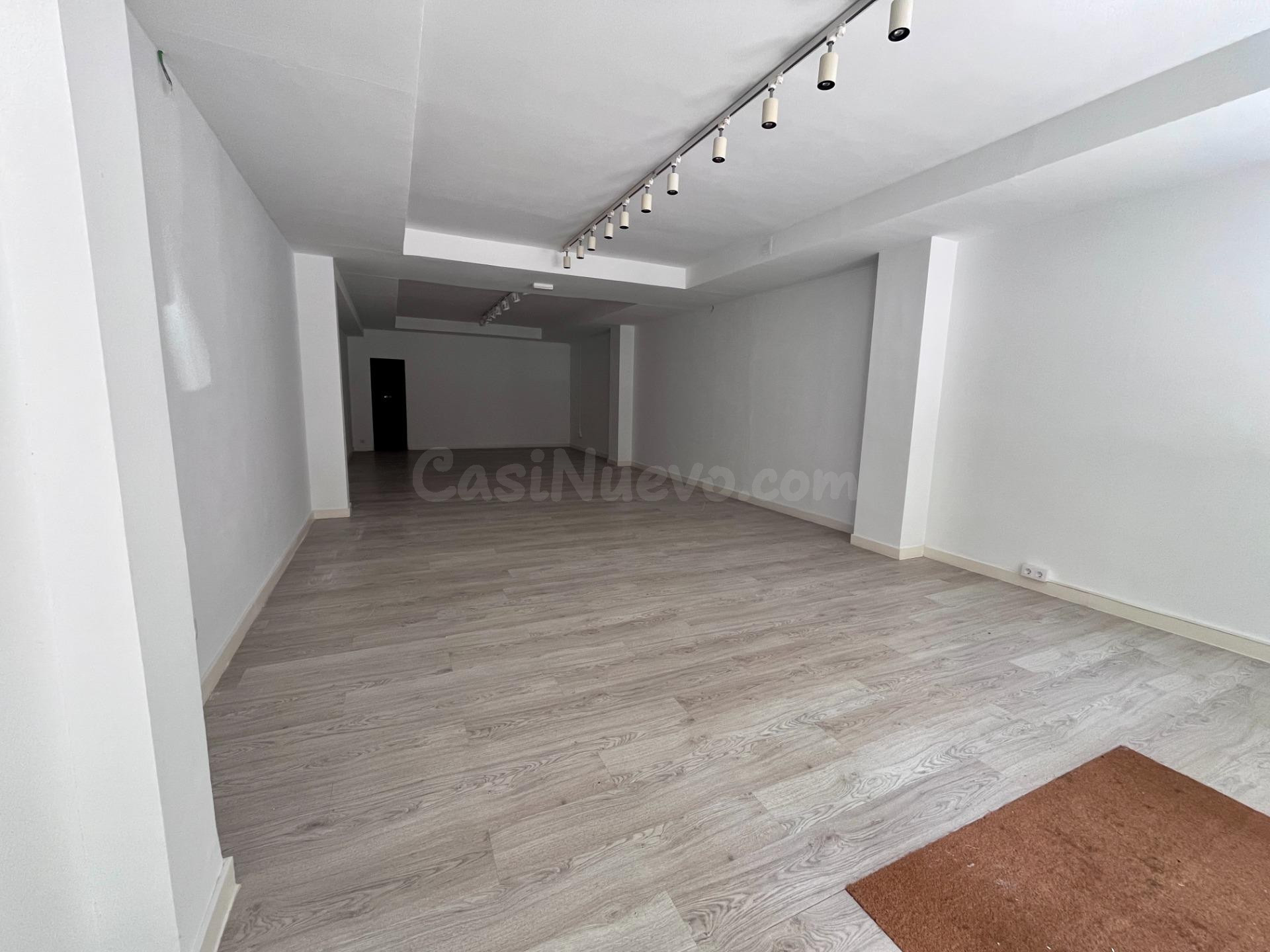 Local comercial en una de las principales calles de MARTOREL - foto 4