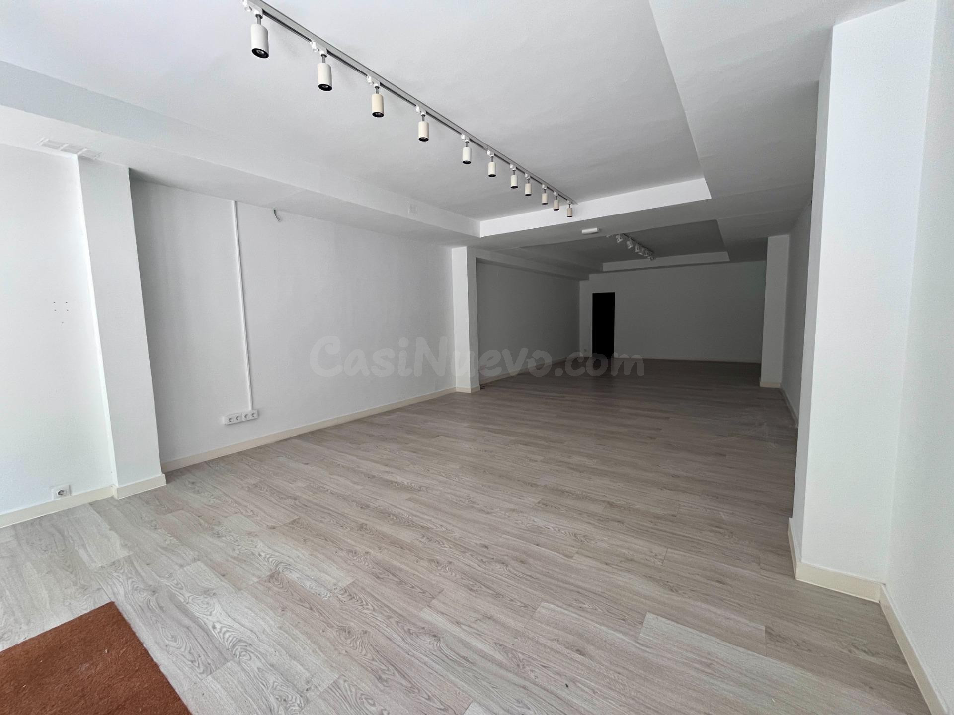 Local comercial en una de las principales calles de MARTOREL - foto 5