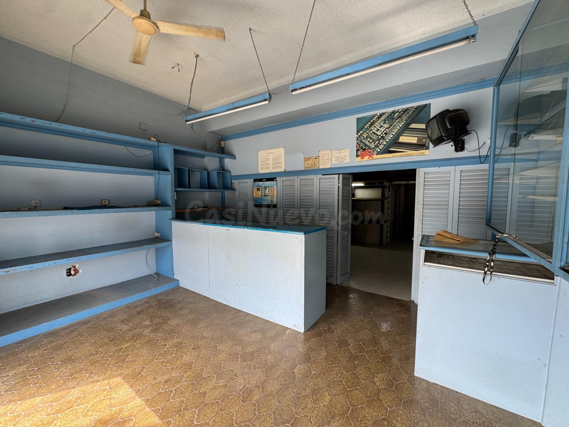 Oportunidad en Martorell: Local comercial versátil y con pot - foto 5