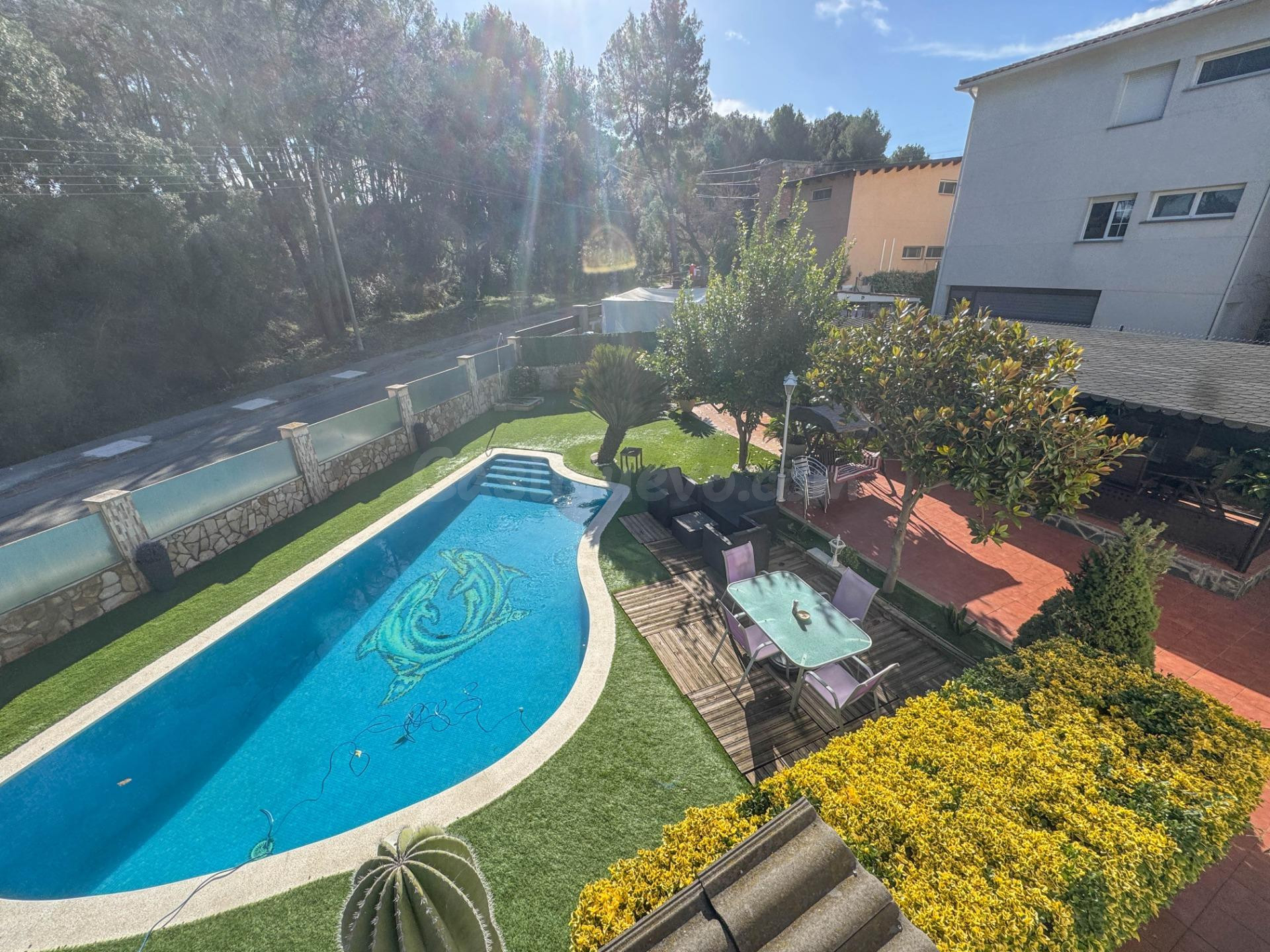 Espectacular casa y jardi com piscina. Con distribucion idea - foto 4