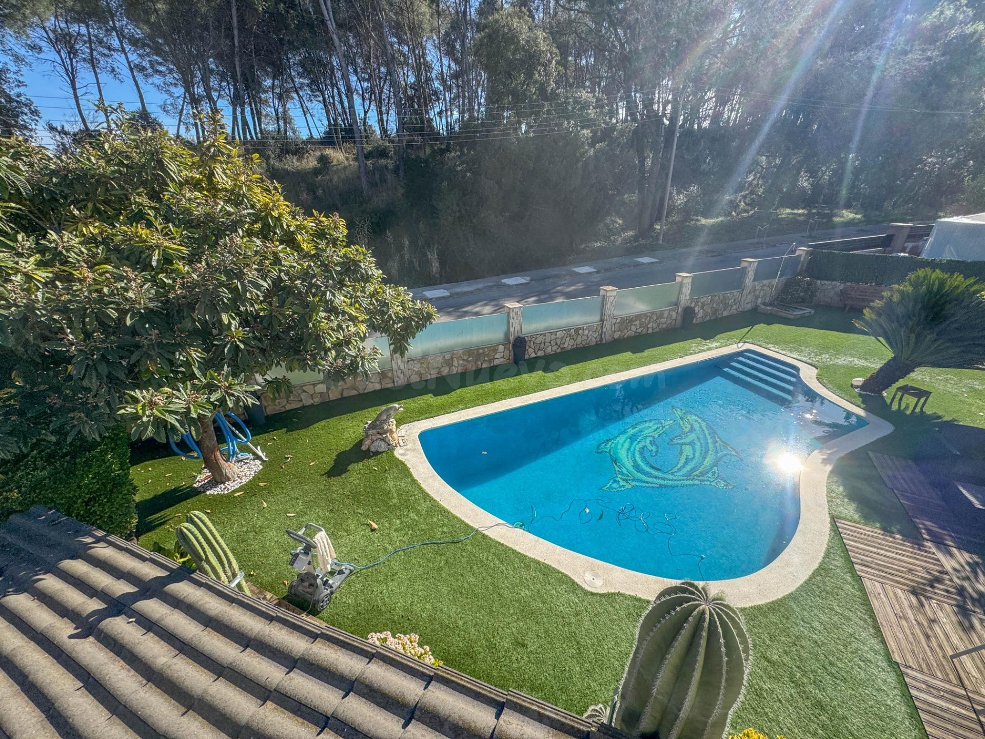 Espectacular casa y jardi com piscina. Con distribucion idea - foto 5