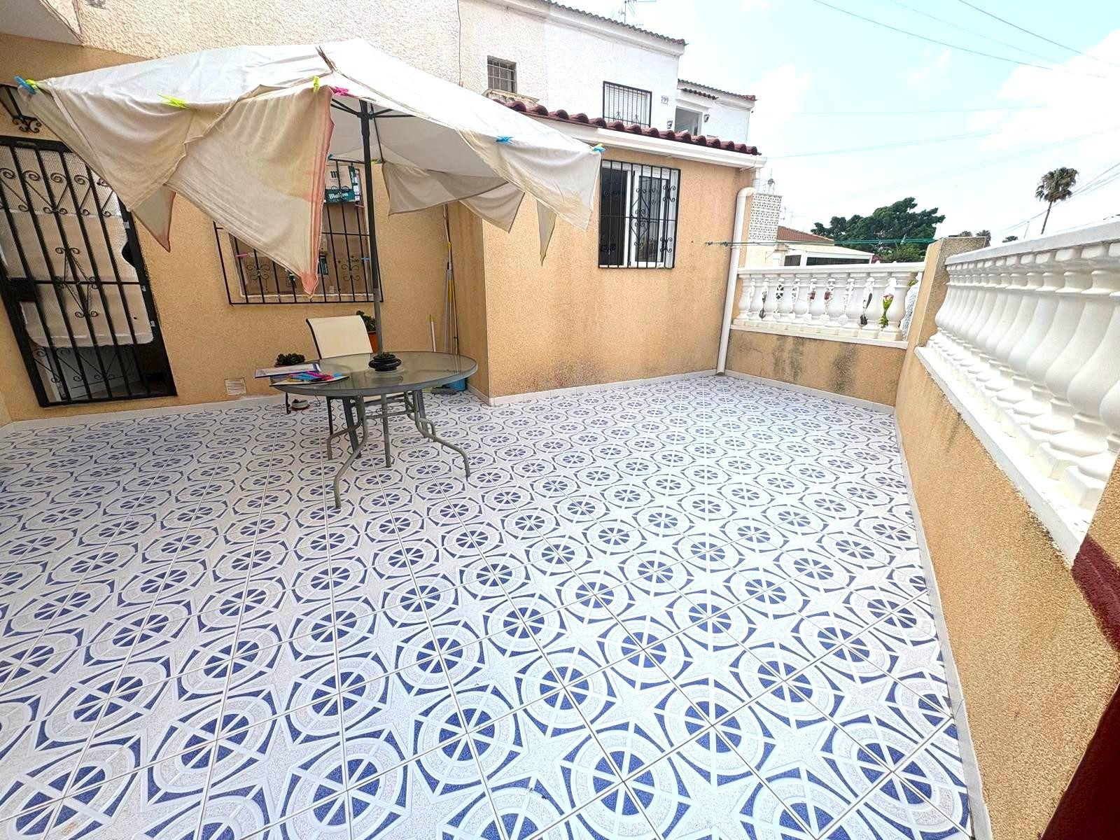 BUNGALOW PLANTA BAJA MUY AMPLIO CON GRAN TERRAZA