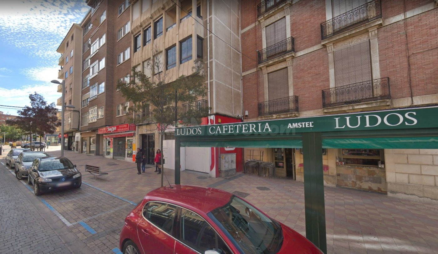 ALQUILER DE LOCAL EN ZONA COMERCIAL CON MUCHO PÚBLICO.