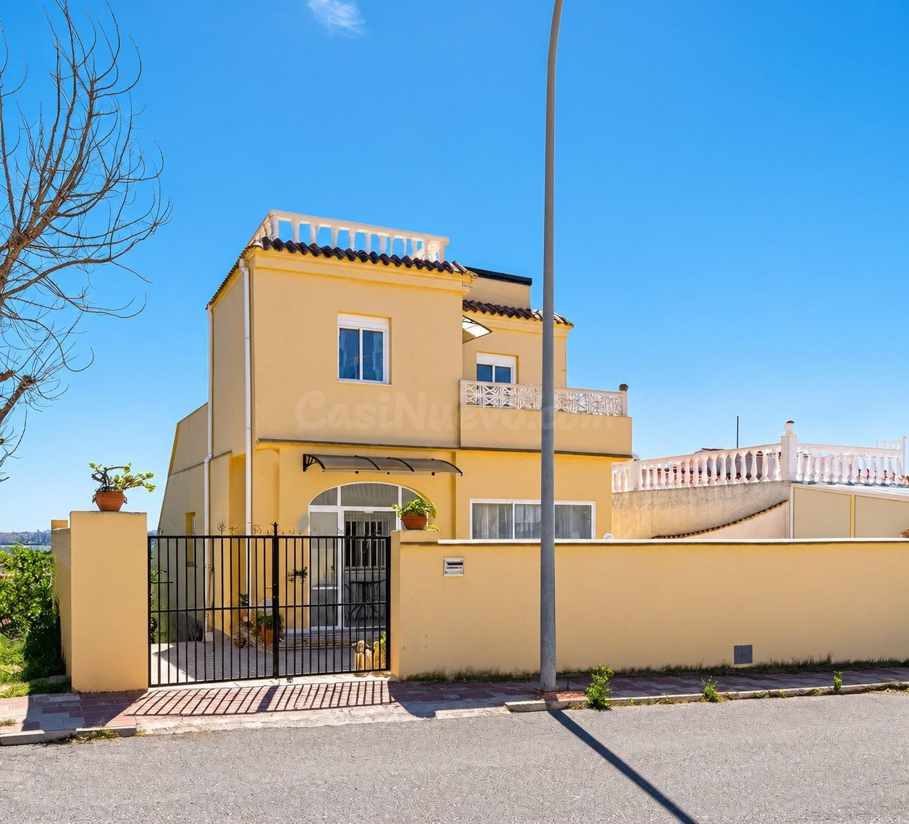 OPORTUNIDAD CHALET GRANDE EN URB. LA MARINA!