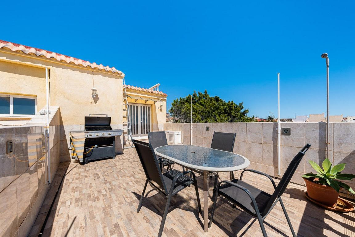OPORTUNIDAD CHALET GRANDE EN URB. LA MARINA! - foto 2