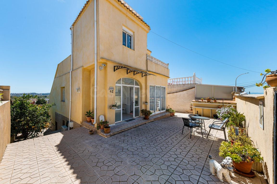 OPORTUNIDAD CHALET GRANDE EN URB. LA MARINA! - foto 3