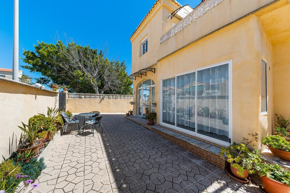 OPORTUNIDAD CHALET GRANDE EN URB. LA MARINA! - foto 4