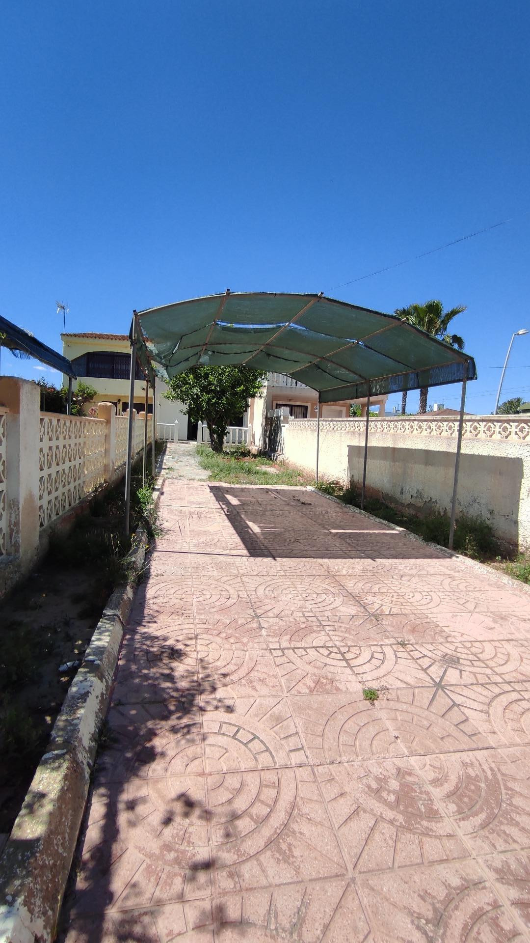 CHALET ADOSADO EN URB. LOS BALCONES - TORREVIEJA