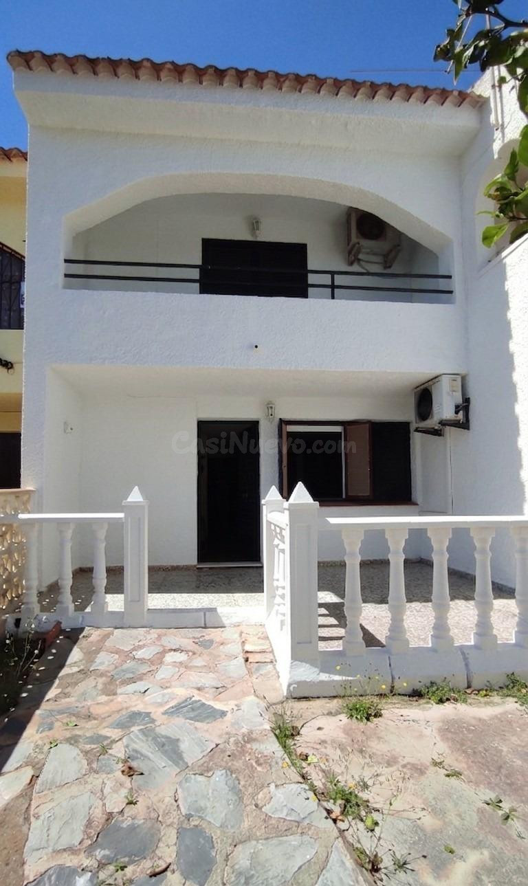 CHALET ADOSADO EN URB. LOS BALCONES - TORREVIEJA - foto 3