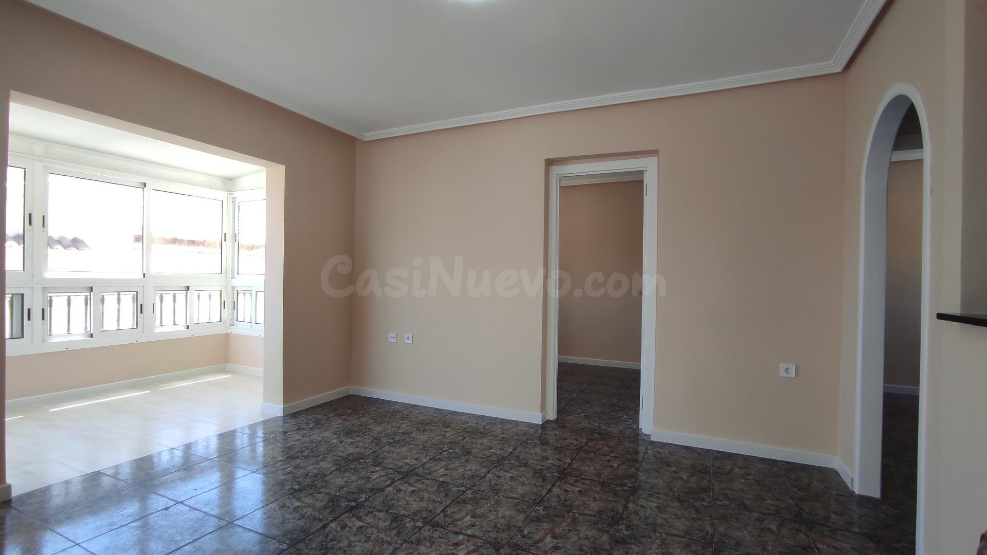 Bungalow alto con jardín privado y piscina comunitaria en La Zenia – Orihuela Costa - foto 2