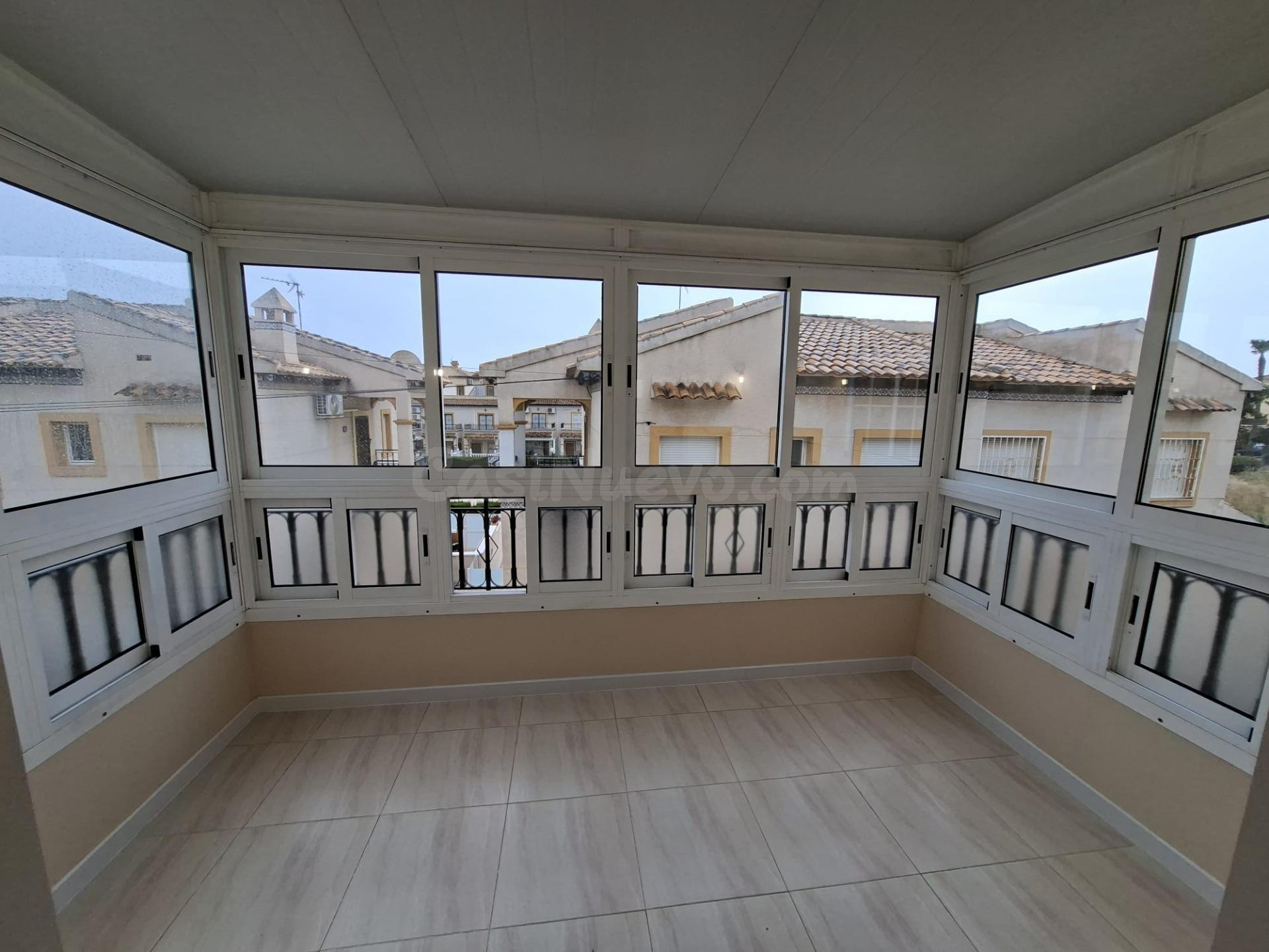 Bungalow alto con jardín privado y piscina comunitaria en La Zenia – Orihuela Costa - foto 5
