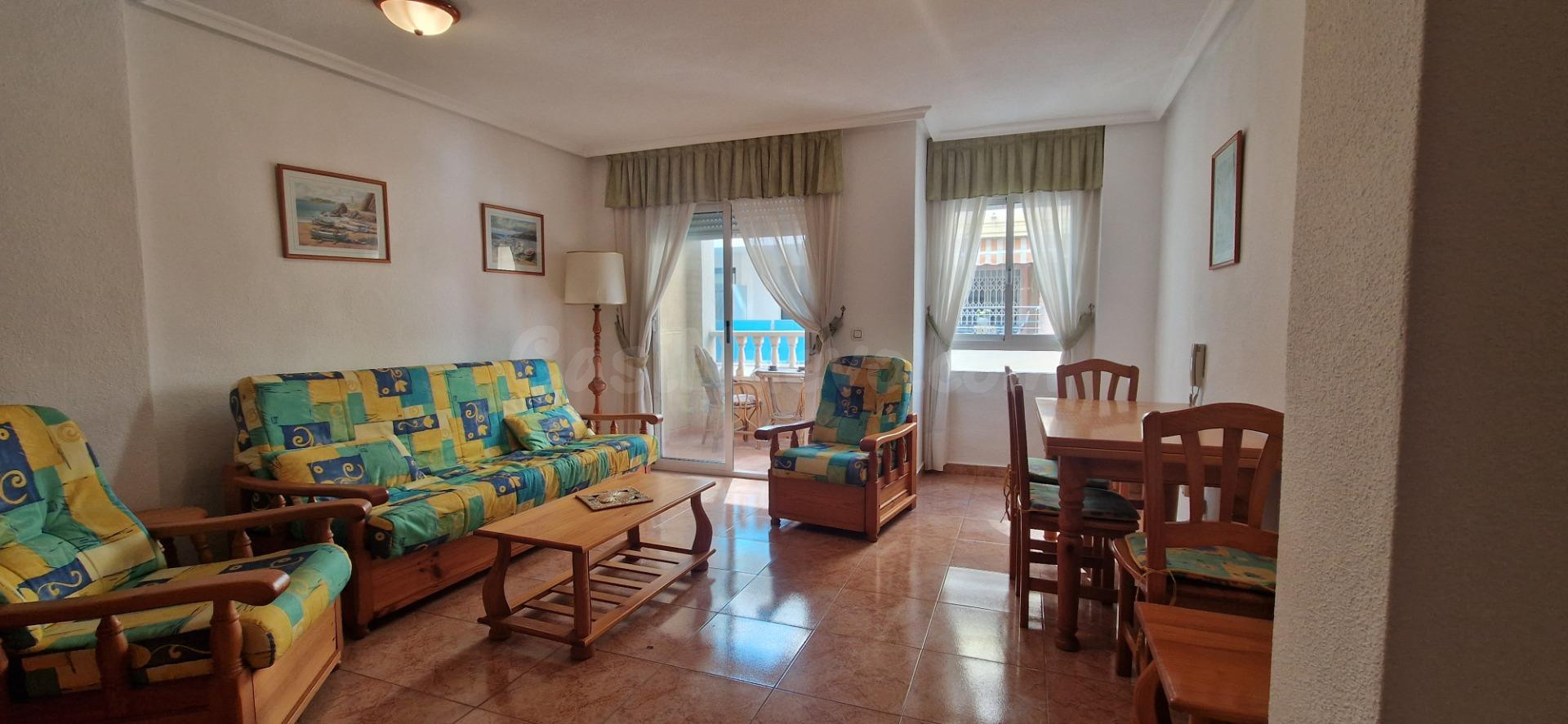 Amplio apartamento a pocos metros de la Playa del Cura en Torrevieja - foto 2
