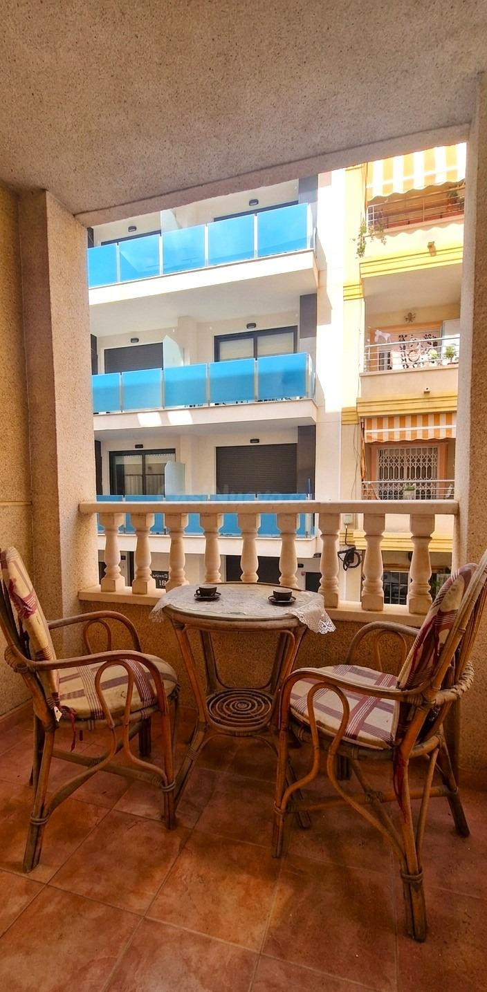 Amplio apartamento a pocos metros de la Playa del Cura en Torrevieja - foto 4